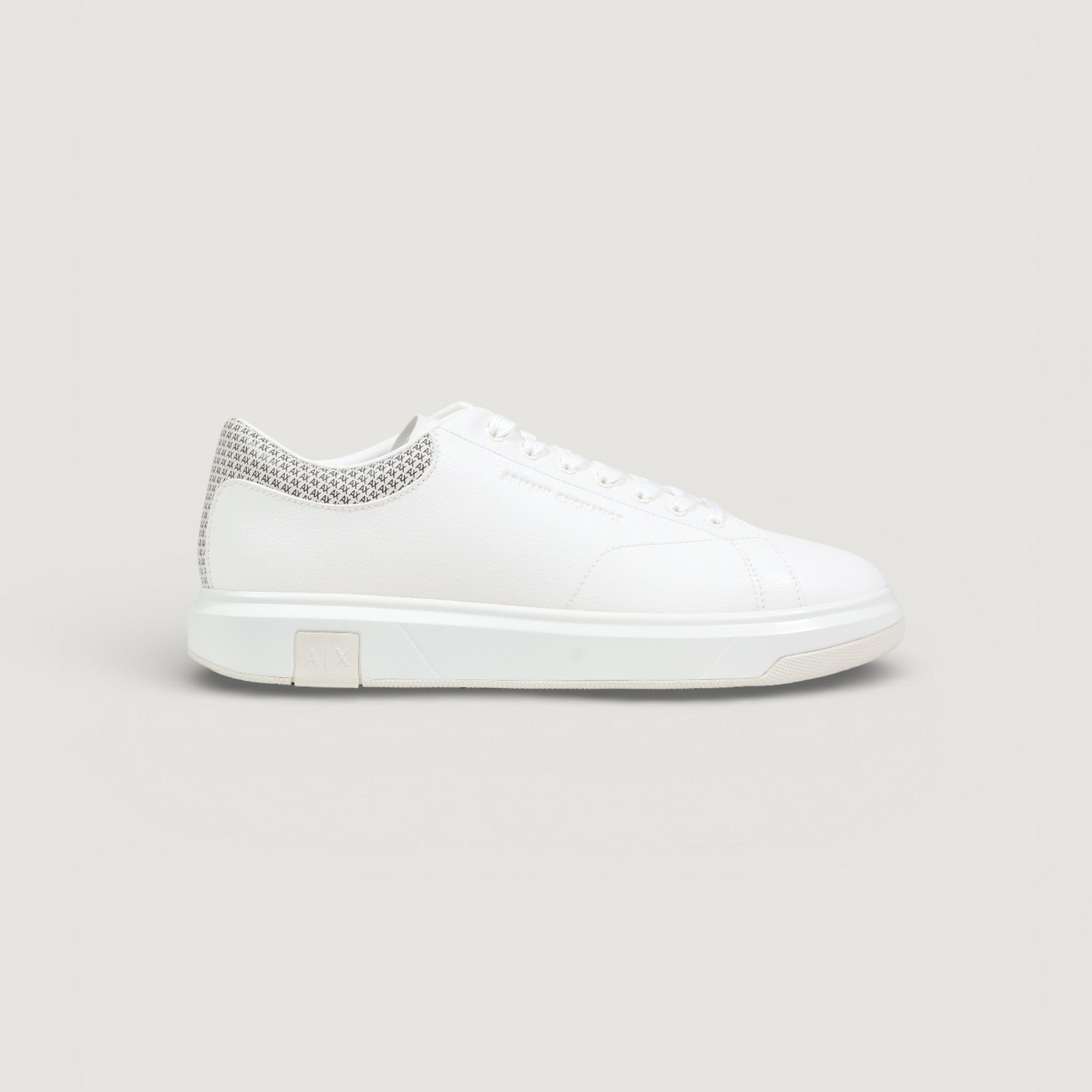 Armani Exchange Sneakers con Dettaglio sul Retro
Bianco