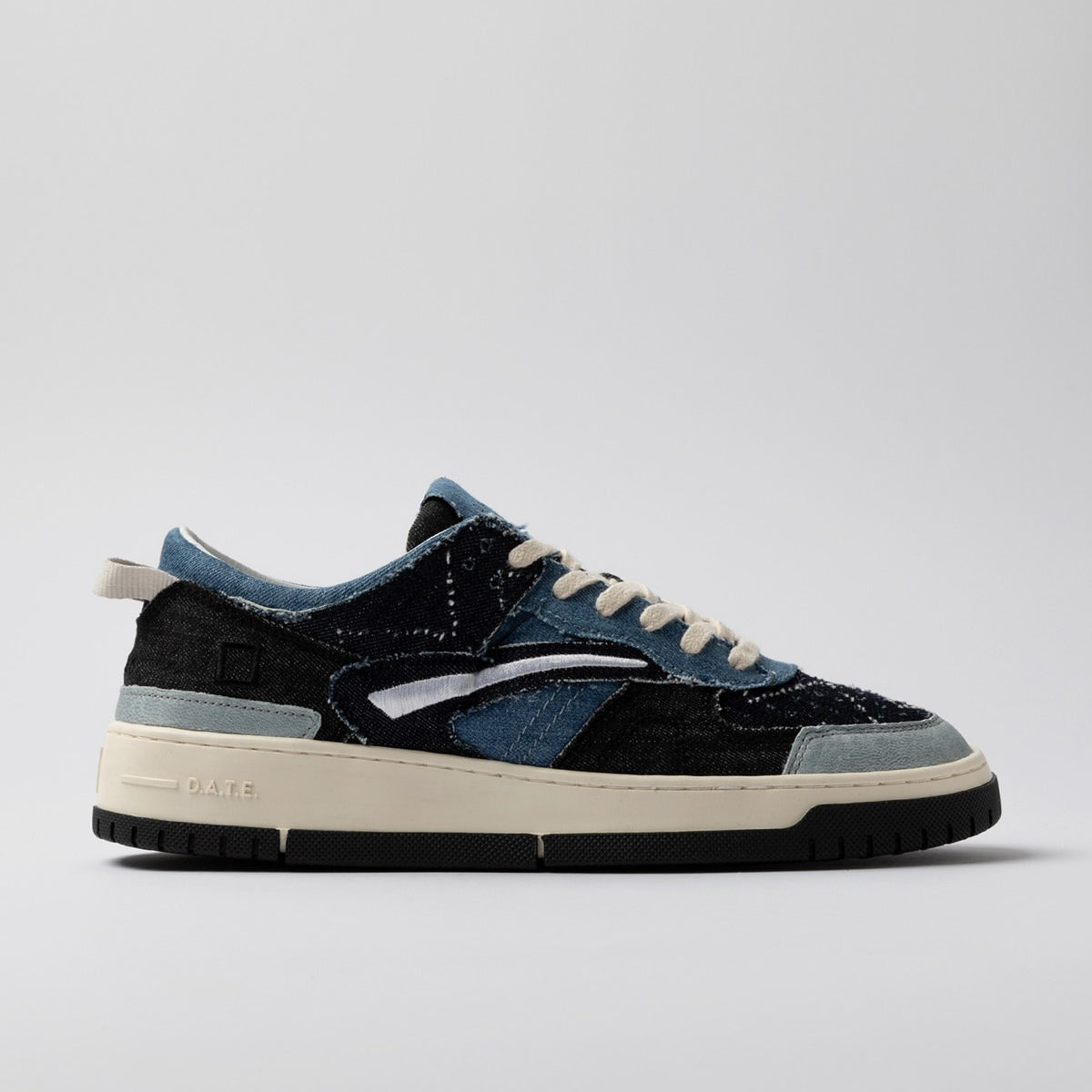 D.A.T.E. Torneo Fringed Jeans Sneakers in Denim Blu con Dettagli in Pelle Celeste.