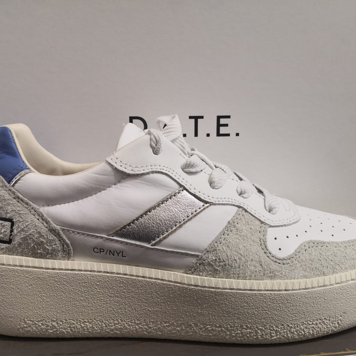 D.A.T.E. Sneakers in Camoscio e Pelle Bianco