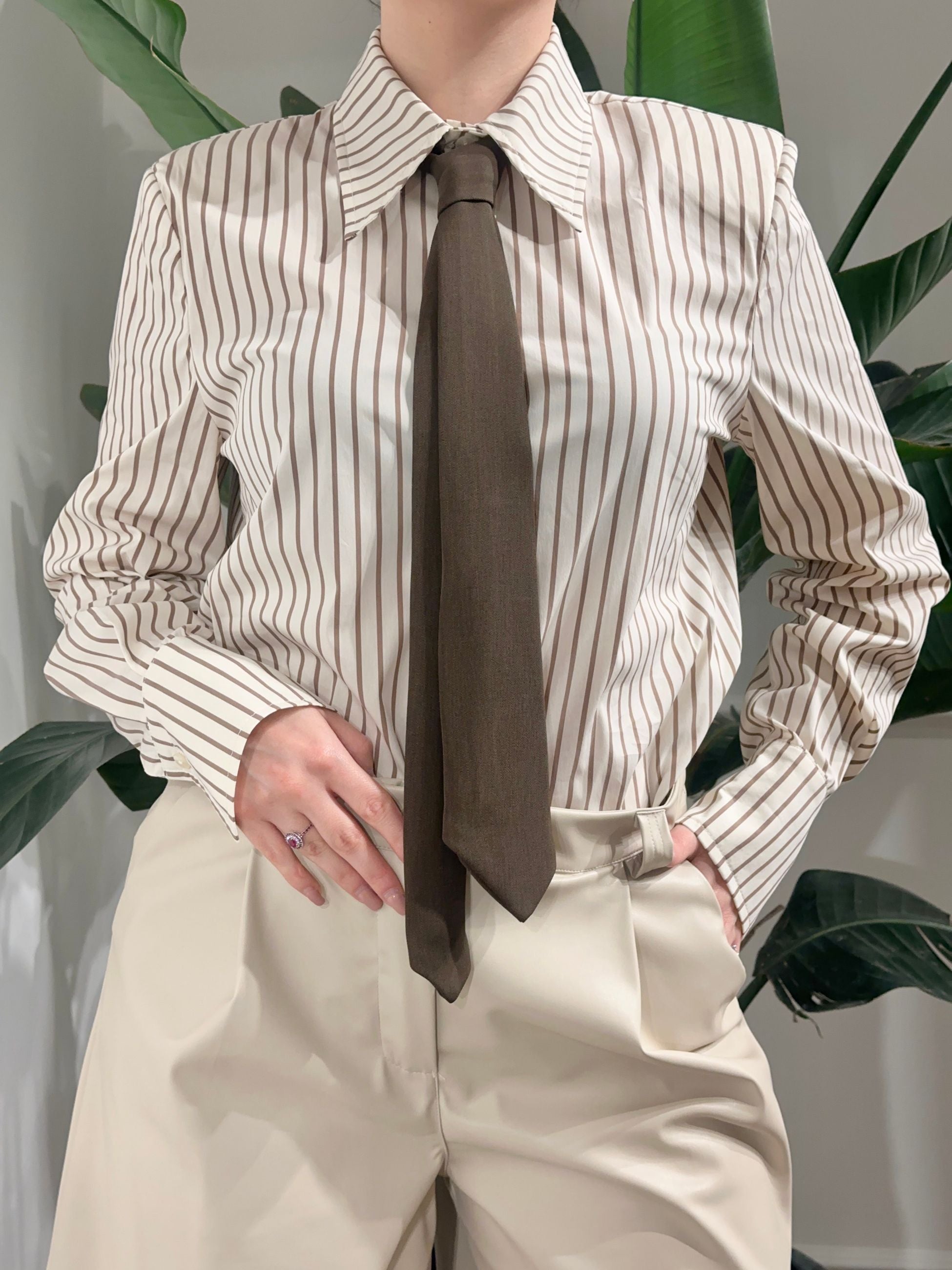Haveone Camicia a Righe con Cravatta
Beige
