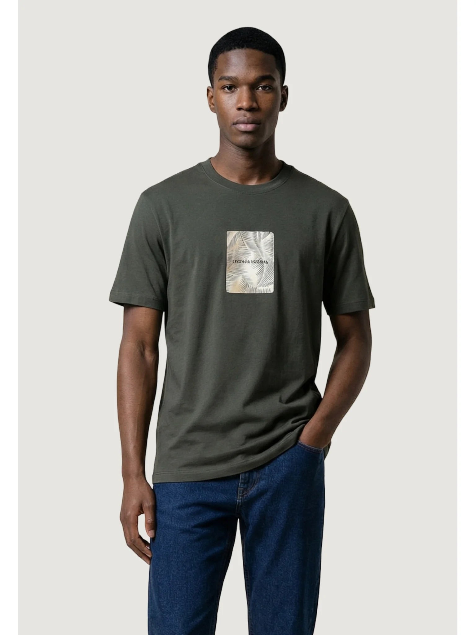 Armani Exchange Regular Fit in Jersey di Cotone Classico



Trova e prenota in negozio
Home/
AX/
Uomo/
Abbigliamento/
T-shirt/
T-shirt Regular Fit in Jersey di Cotone Classico
