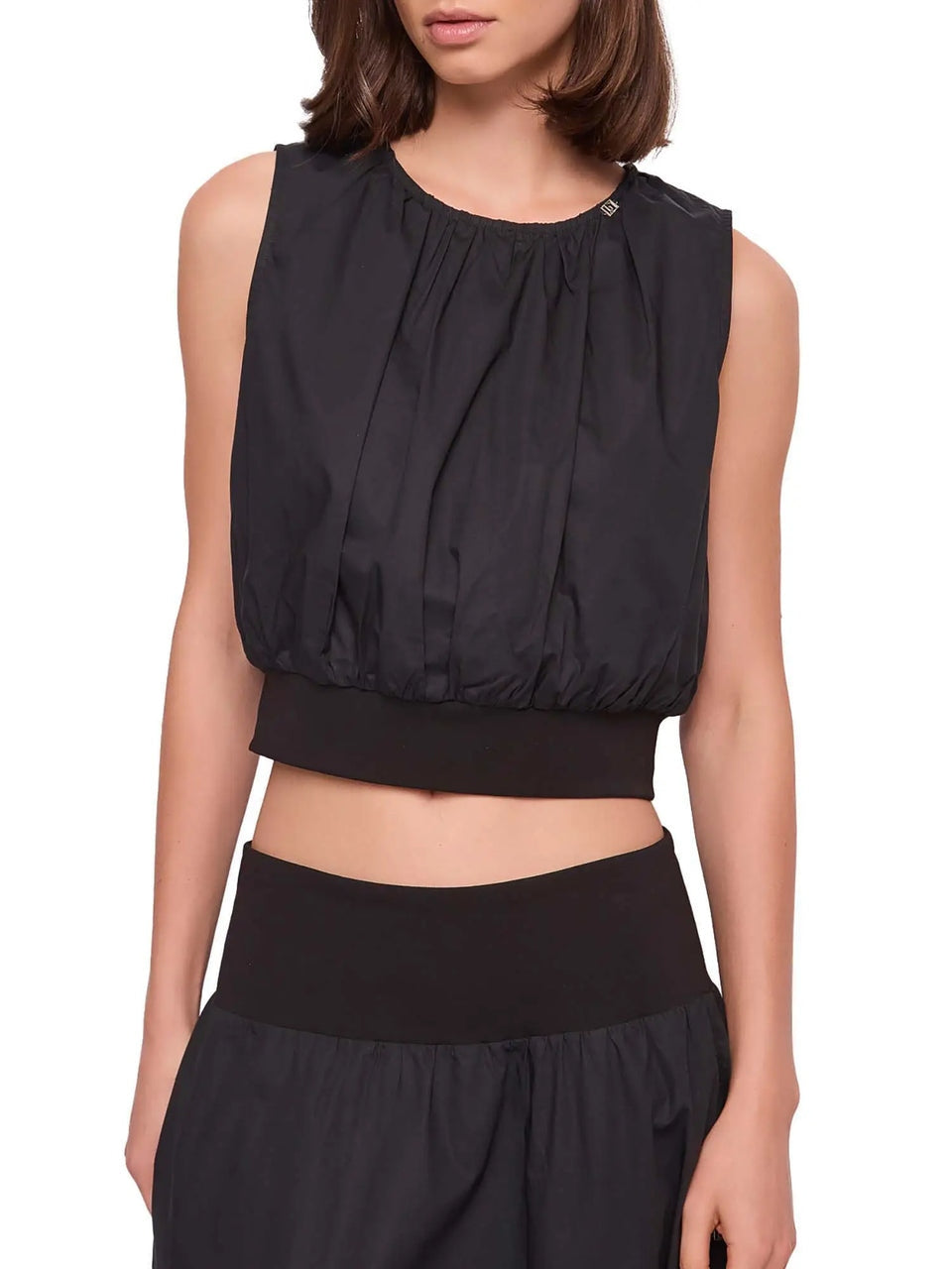 Gaudi Jeans Top Cropped Smanicato con Pieghe Verticali sul Davanti.