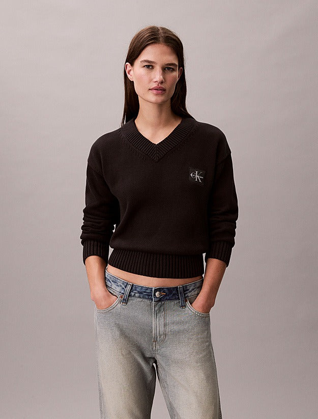 Calvin Klein Jeans Maglione con Stemma e Scollo a V in Maglia di Cotone Nero