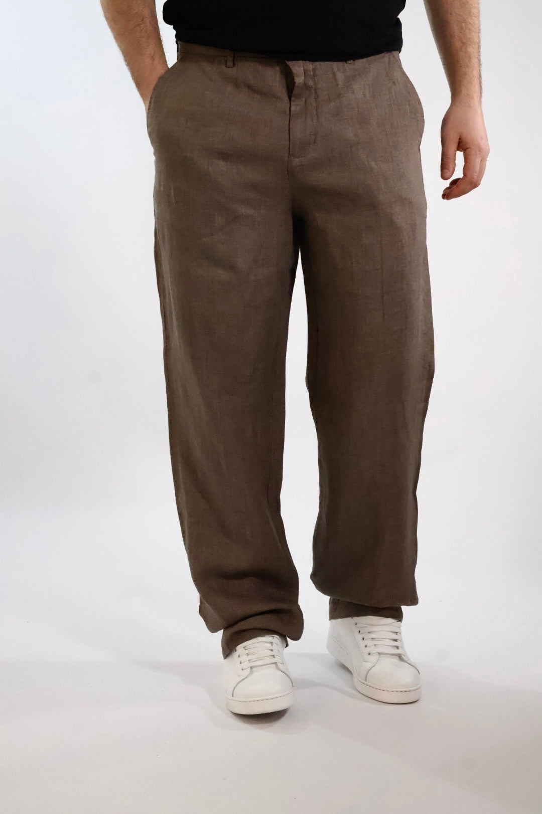 Gianni Lupo Pantalone in Lino 
Marrone