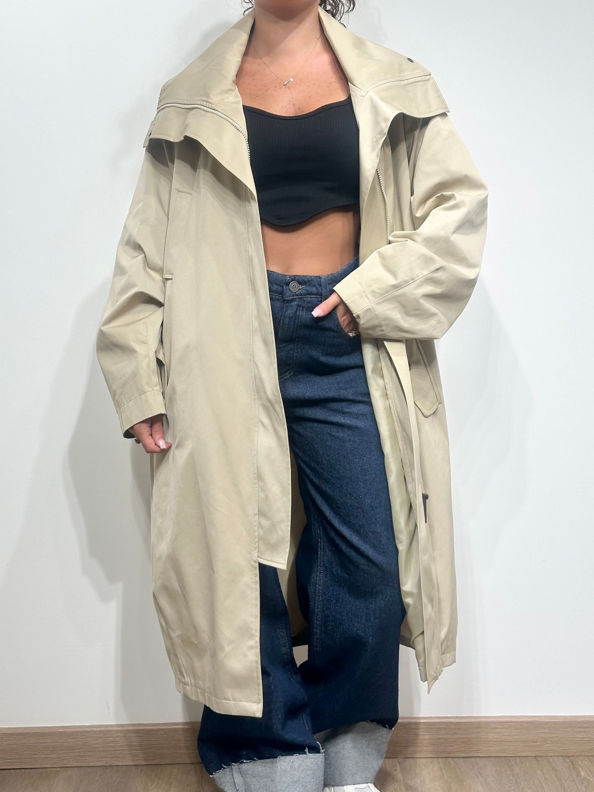 Kontatto Trench con Collo Imbuto Beige