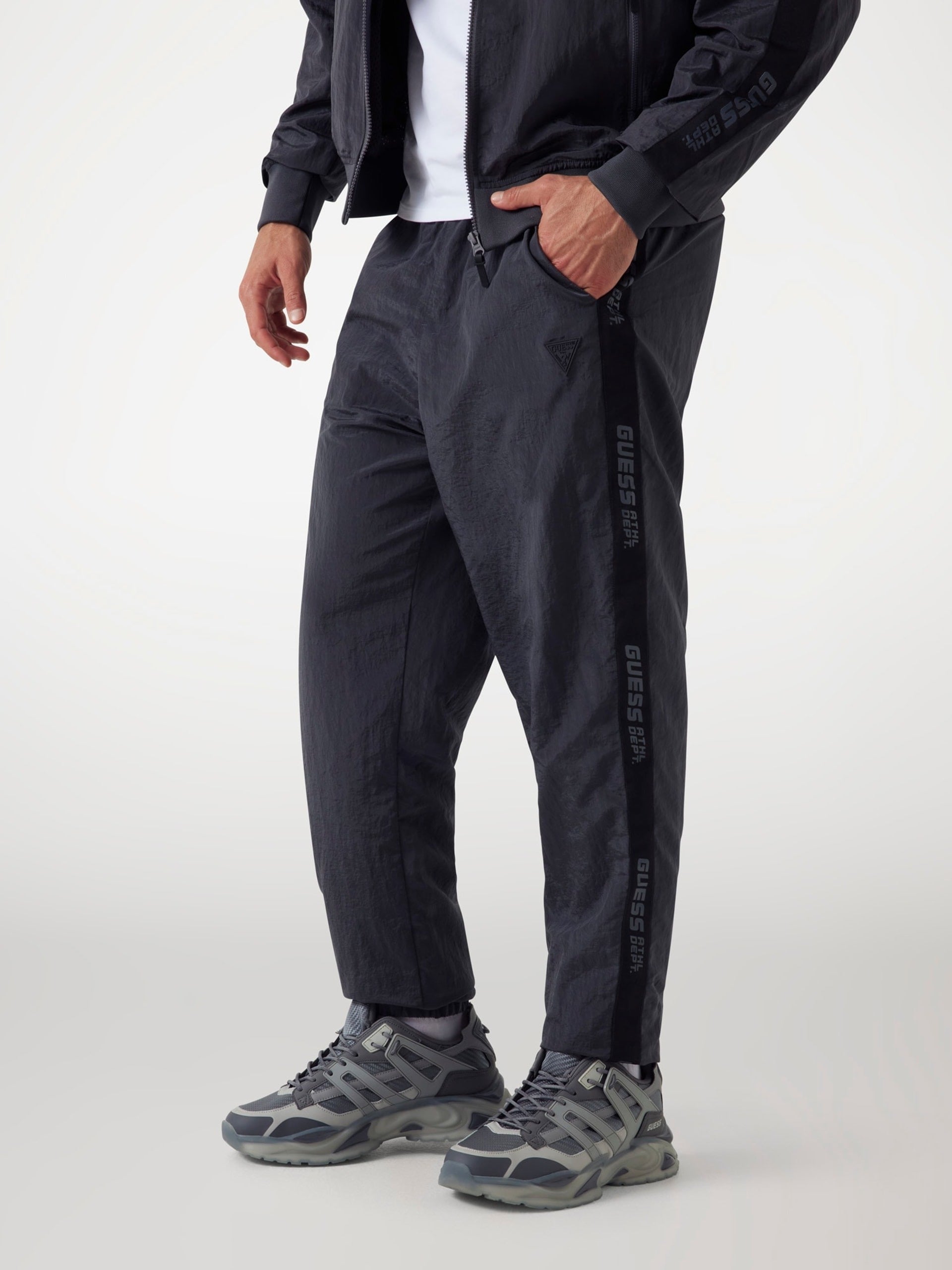 Guess Active  Joggers in Nylon Effetto Stropicciato