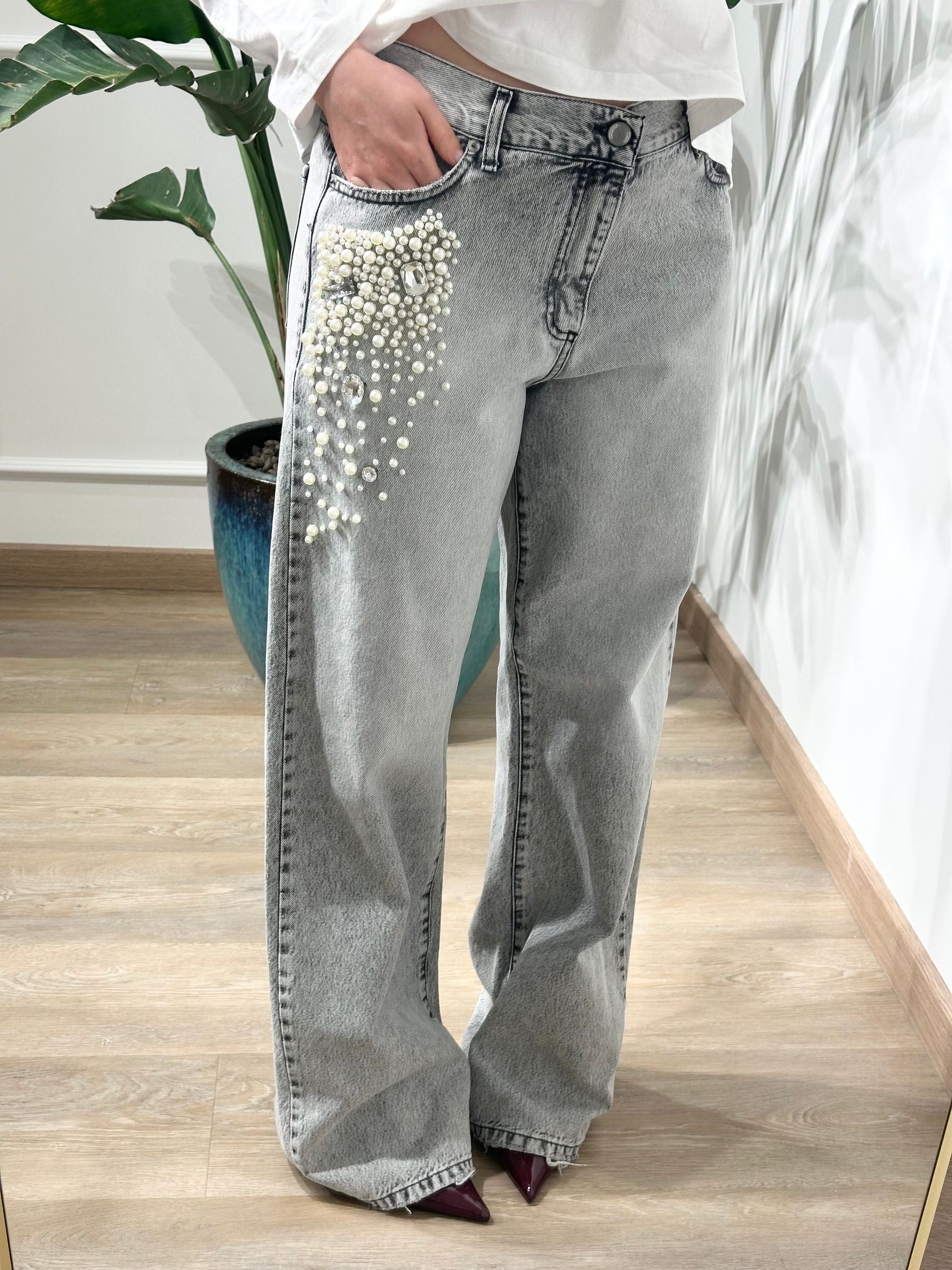 Le Streghe Jeans con Inserti di Perle e Strass 
Grigio