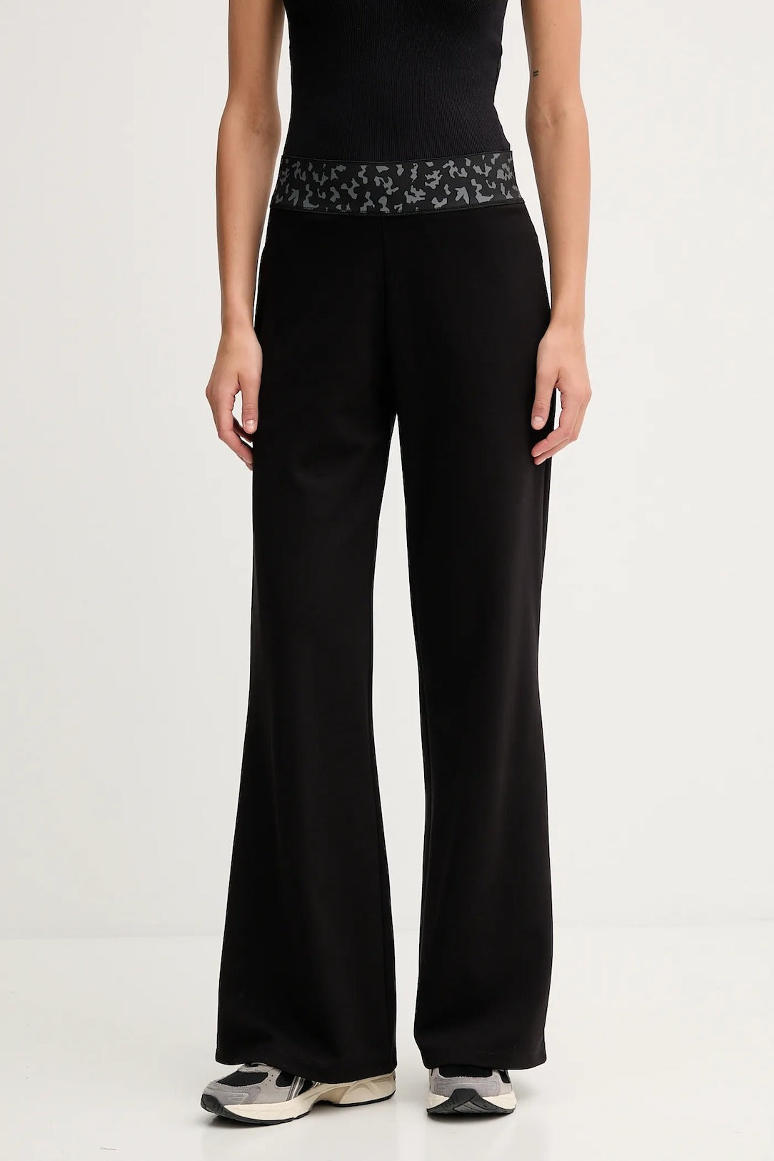 Armani EA7 Pantaloni Ampi Graphic Series in Misto Cotone Nero