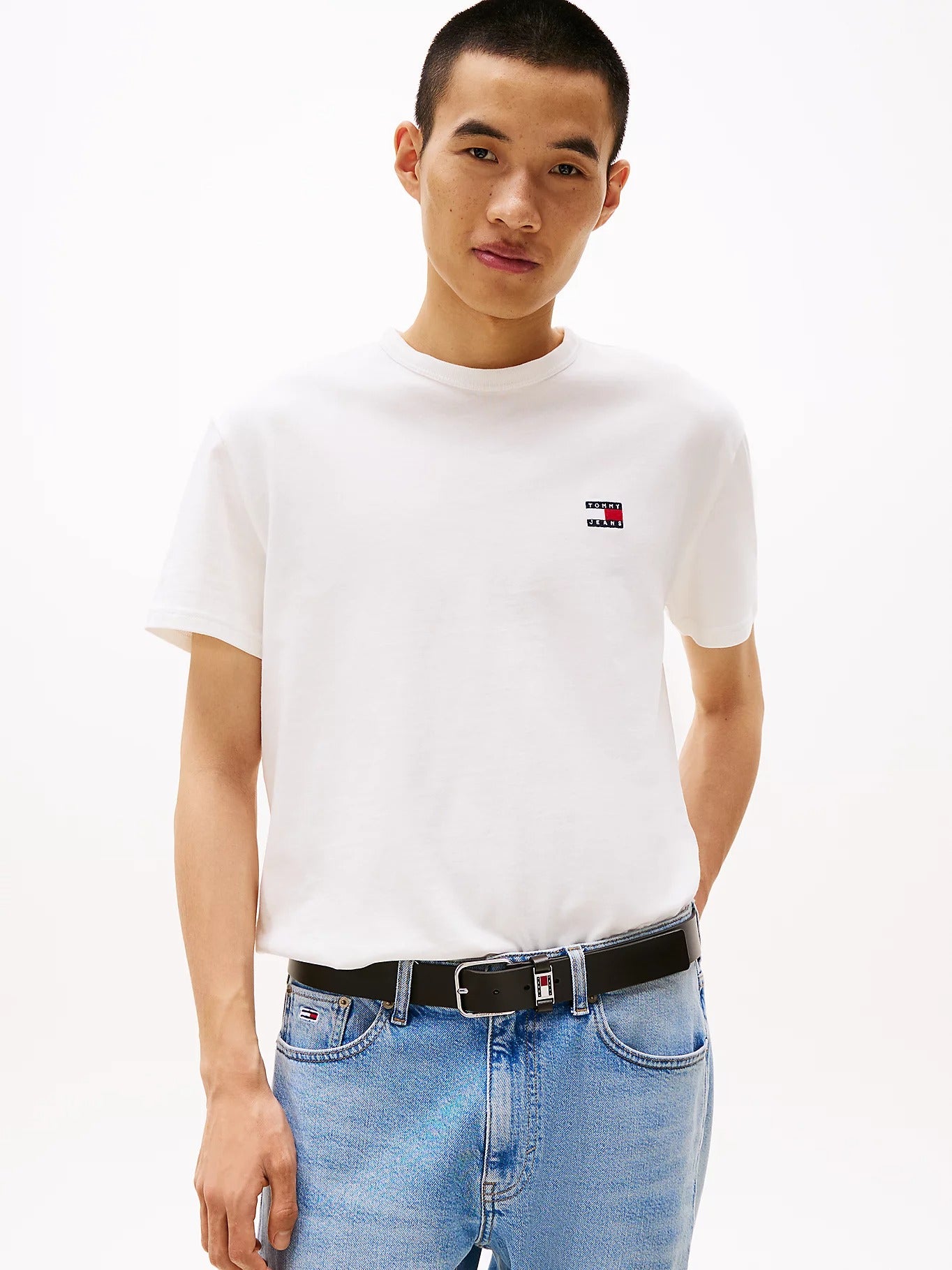 Tommy Jeans T-Shirt con Distintivo Tommy Tono su Tono
