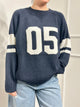 Kontatto Maglione Intarsio "05" in Stile Varsity Blu