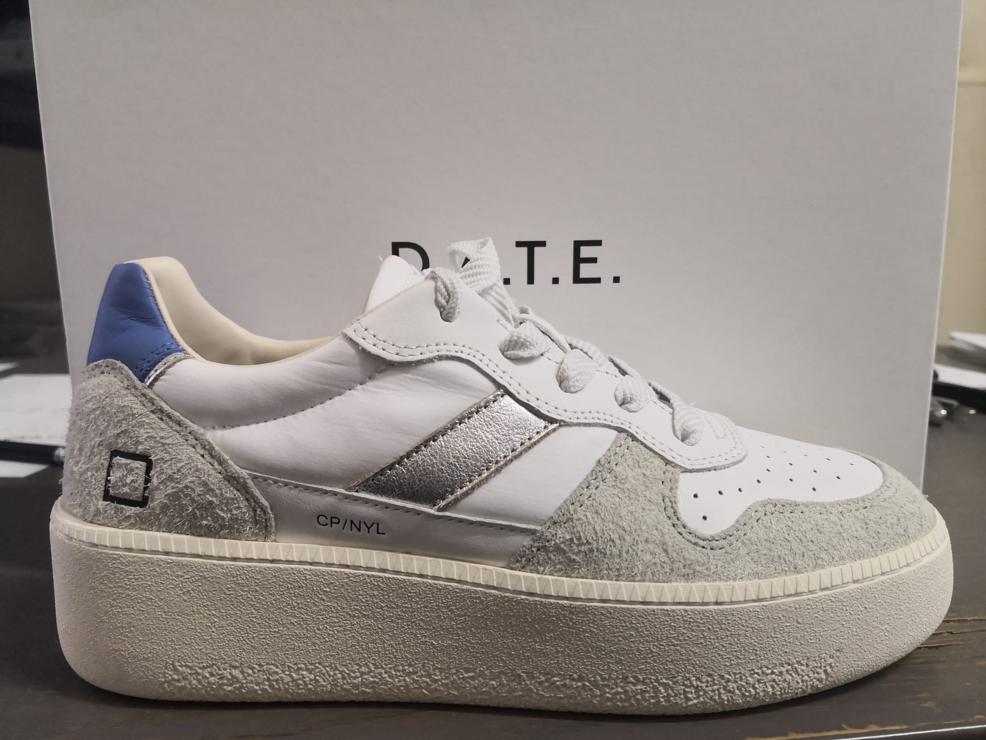 D.A.T.E. Sneakers in Camoscio e Pelle Bianco