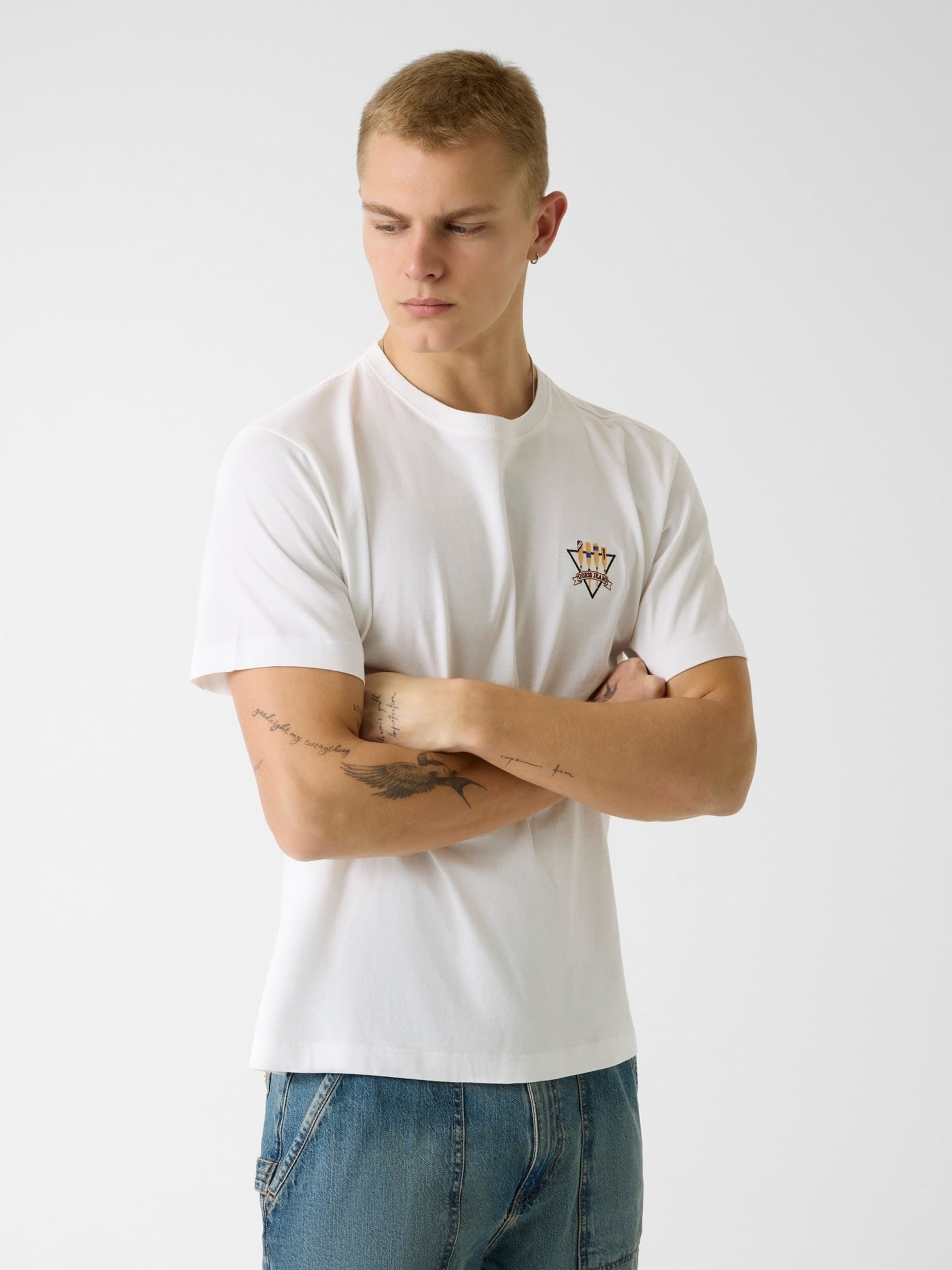 Guess T-shirt  con Logo Ricamato
Bianco