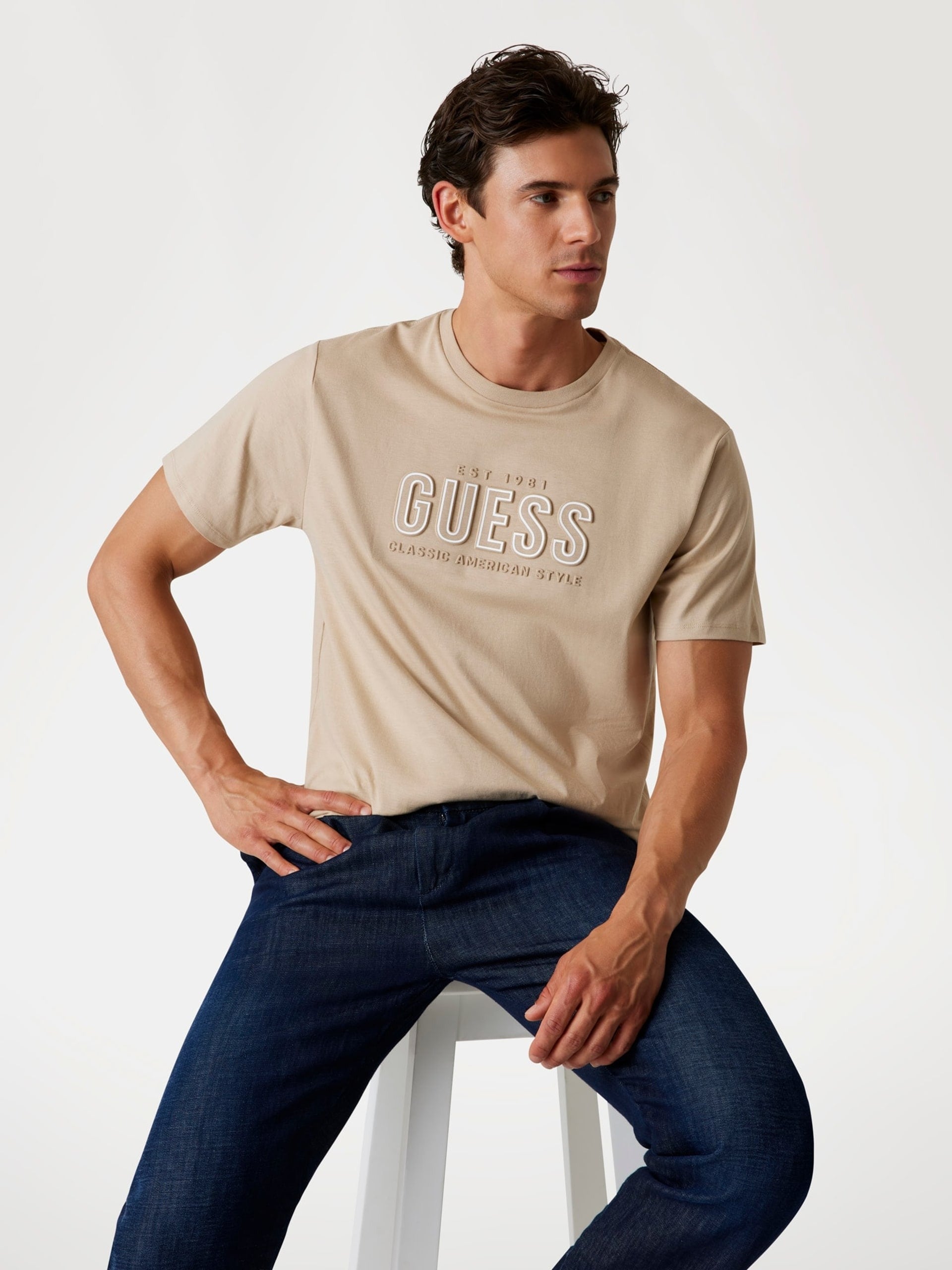 Guess Maglia T-shirt con Logo a Sbalzo