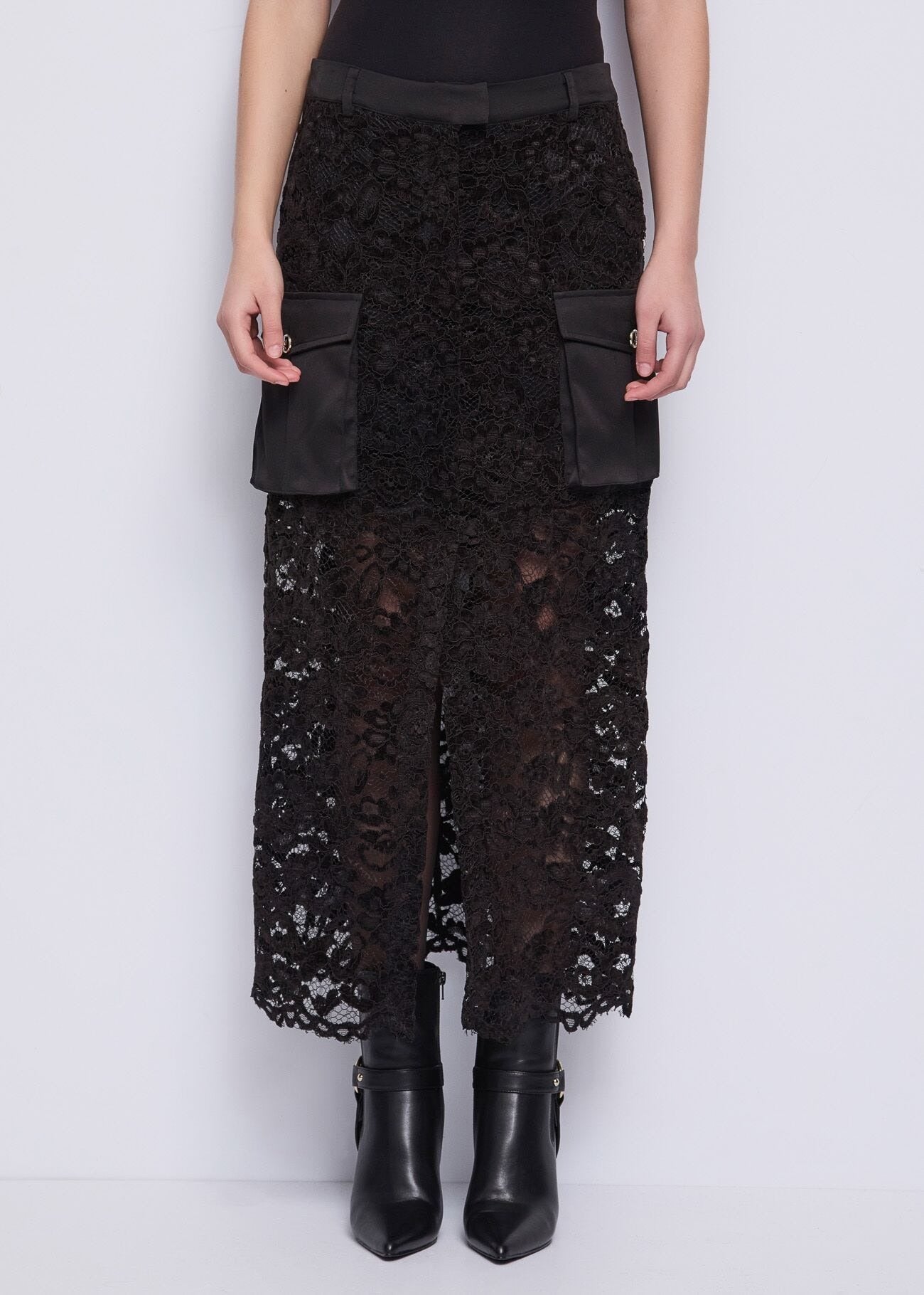 Gaudi Gonna Cargo in Pizzo Floreale Nero