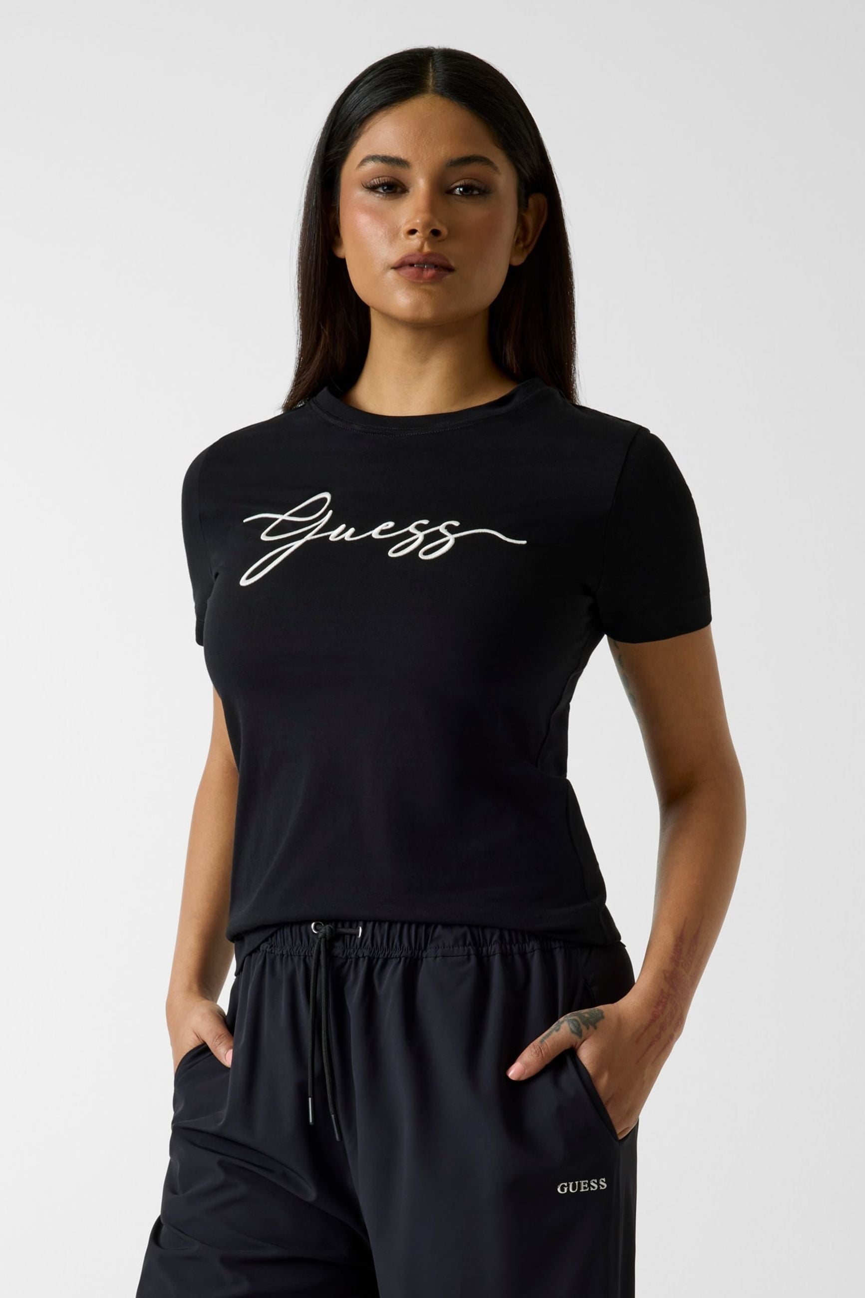 Guess T-shirt con Logo  Ricamato