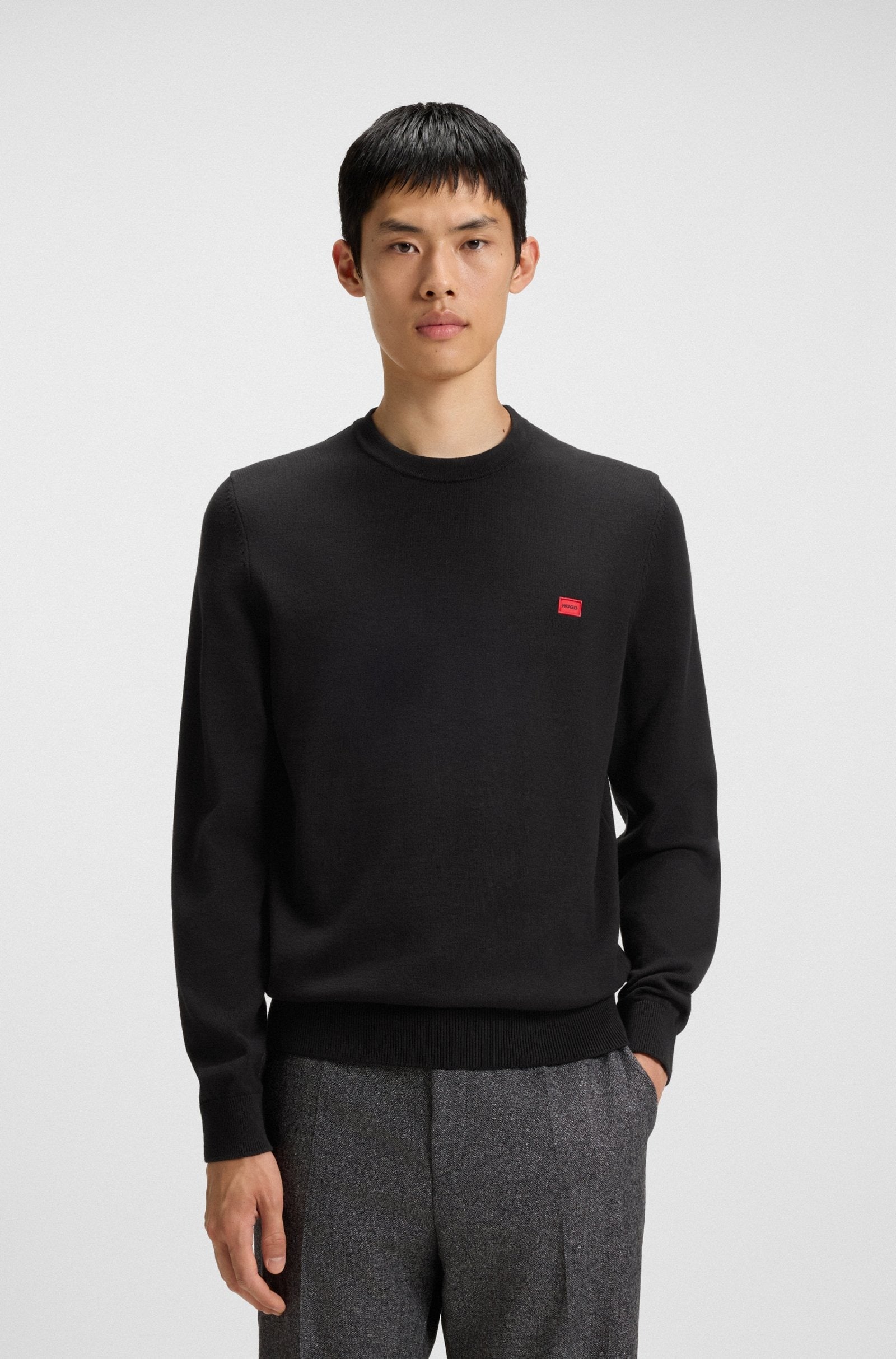 HUGO Maglia Maglione in Cotone con Etichetta con Logo Rossa