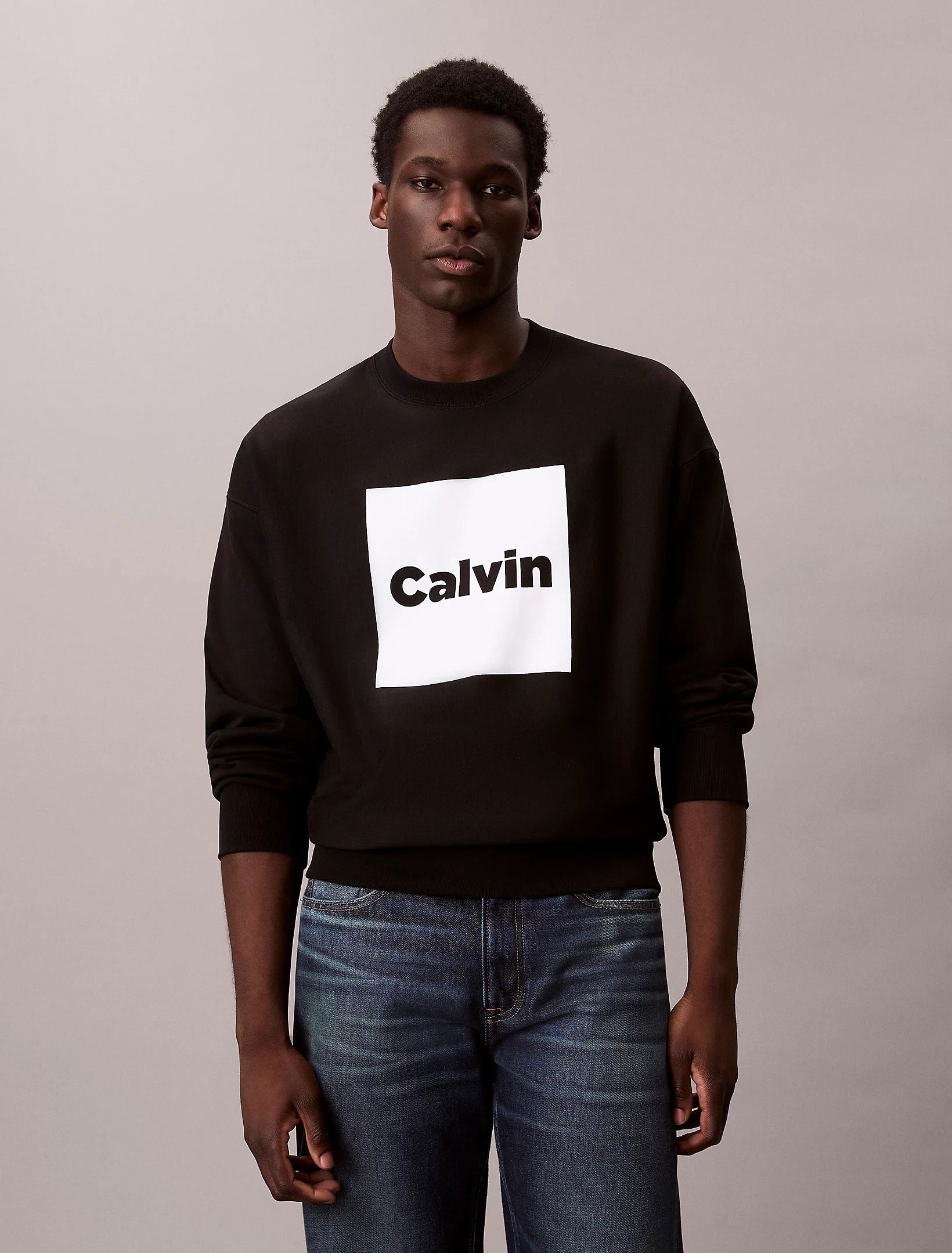 Calvin Klein Felpa con Logo Grafico in Pile Premium dal Taglio Relaxed Nero/Bianco