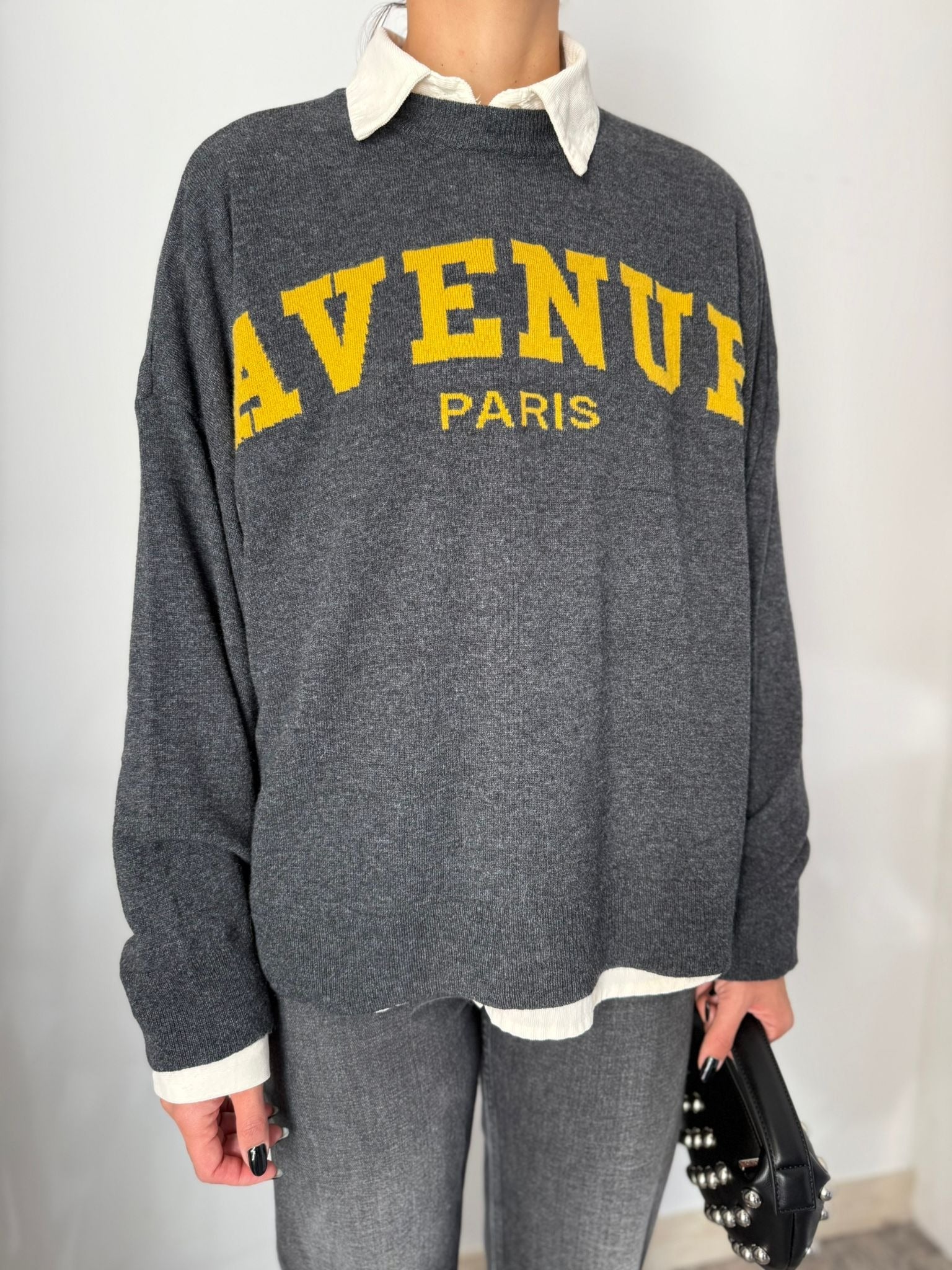 Vicolo Maglia Pullover Girocollo con Scritta "AVENUE" Grigio